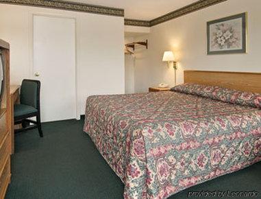 Super 8 By Wyndham Newark De Hotel Room photo
