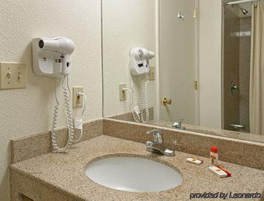Super 8 By Wyndham Newark De Hotel Room photo