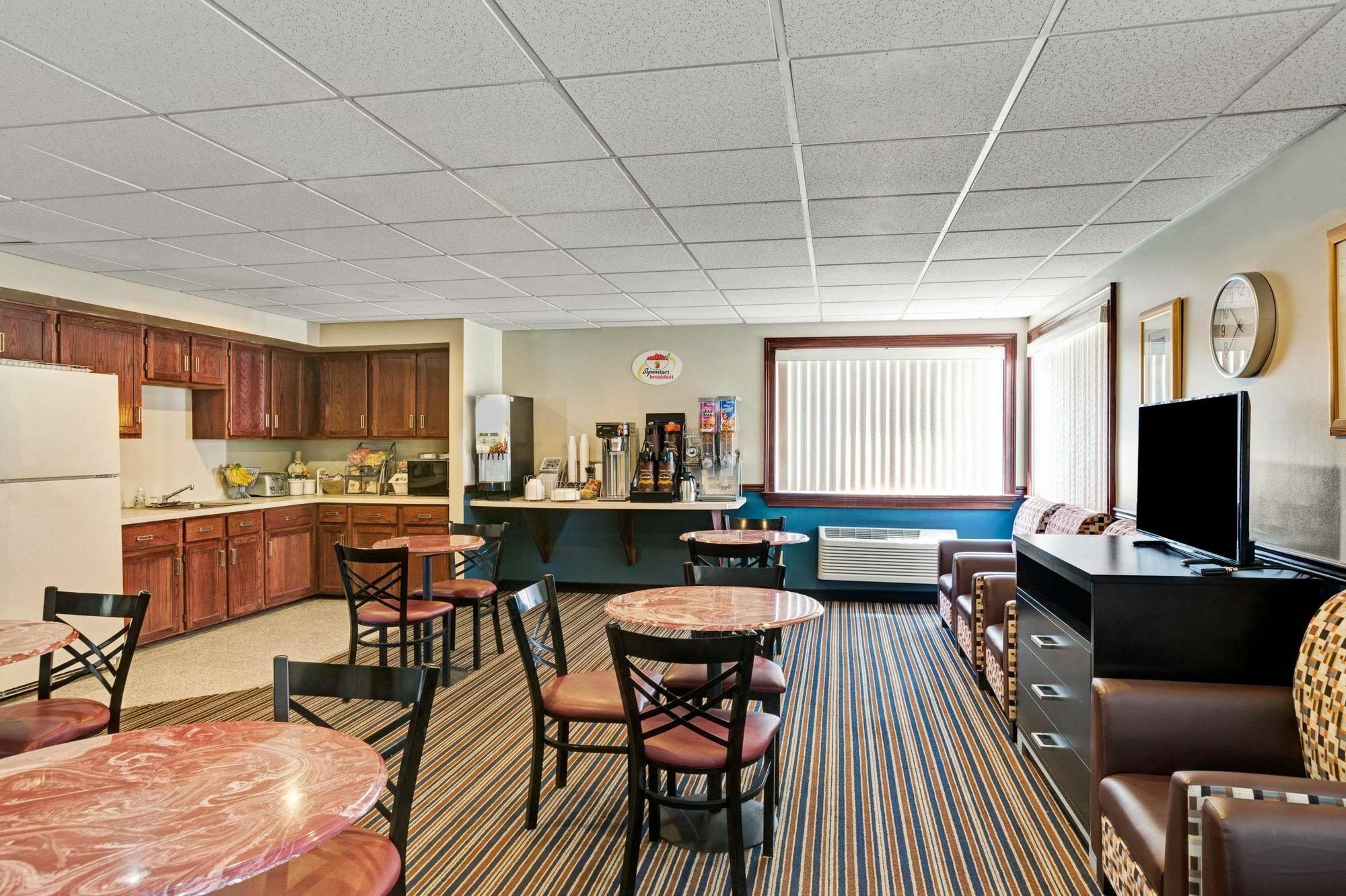 Super 8 By Wyndham Newark De Hotel Exterior photo