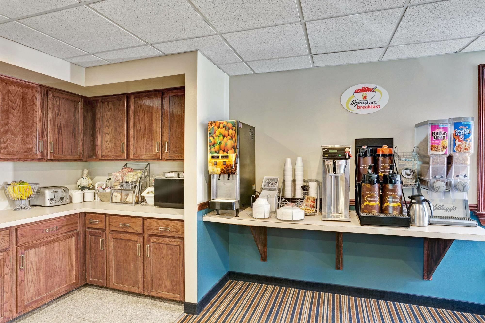 Super 8 By Wyndham Newark De Hotel Exterior photo